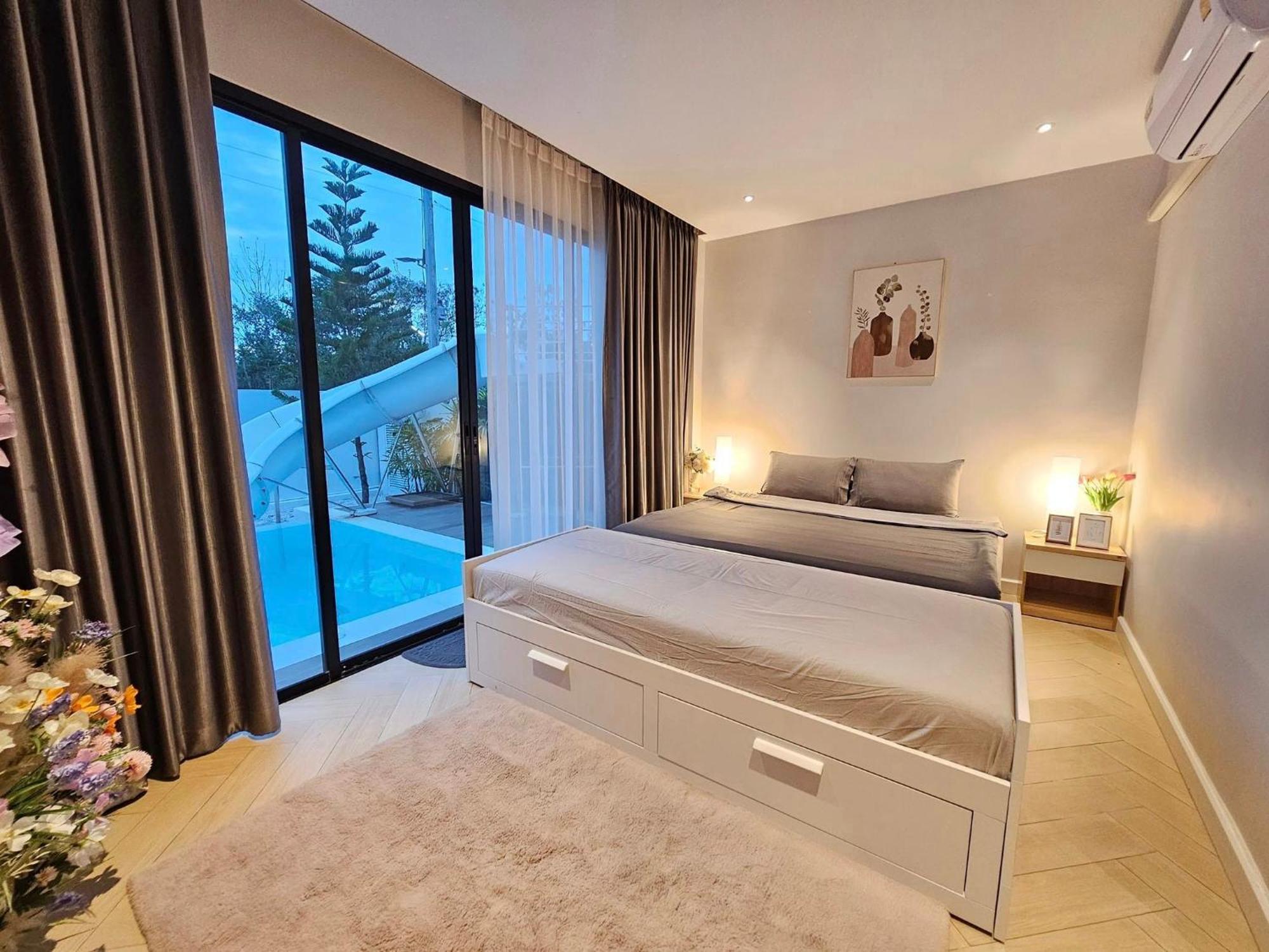 22pool Hua-hin Villa